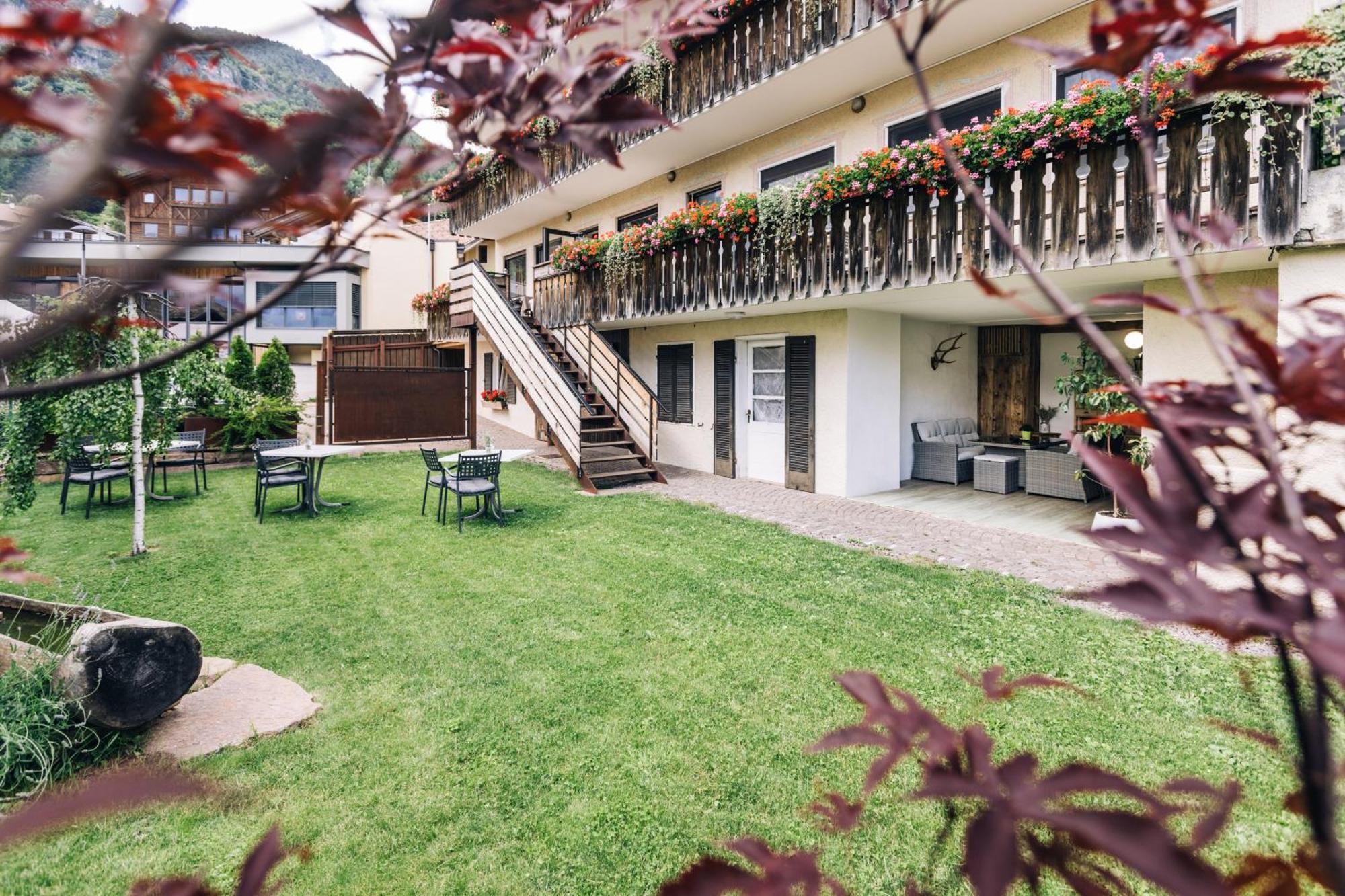 טרודנה Hotel Schoenwies מראה חיצוני תמונה
