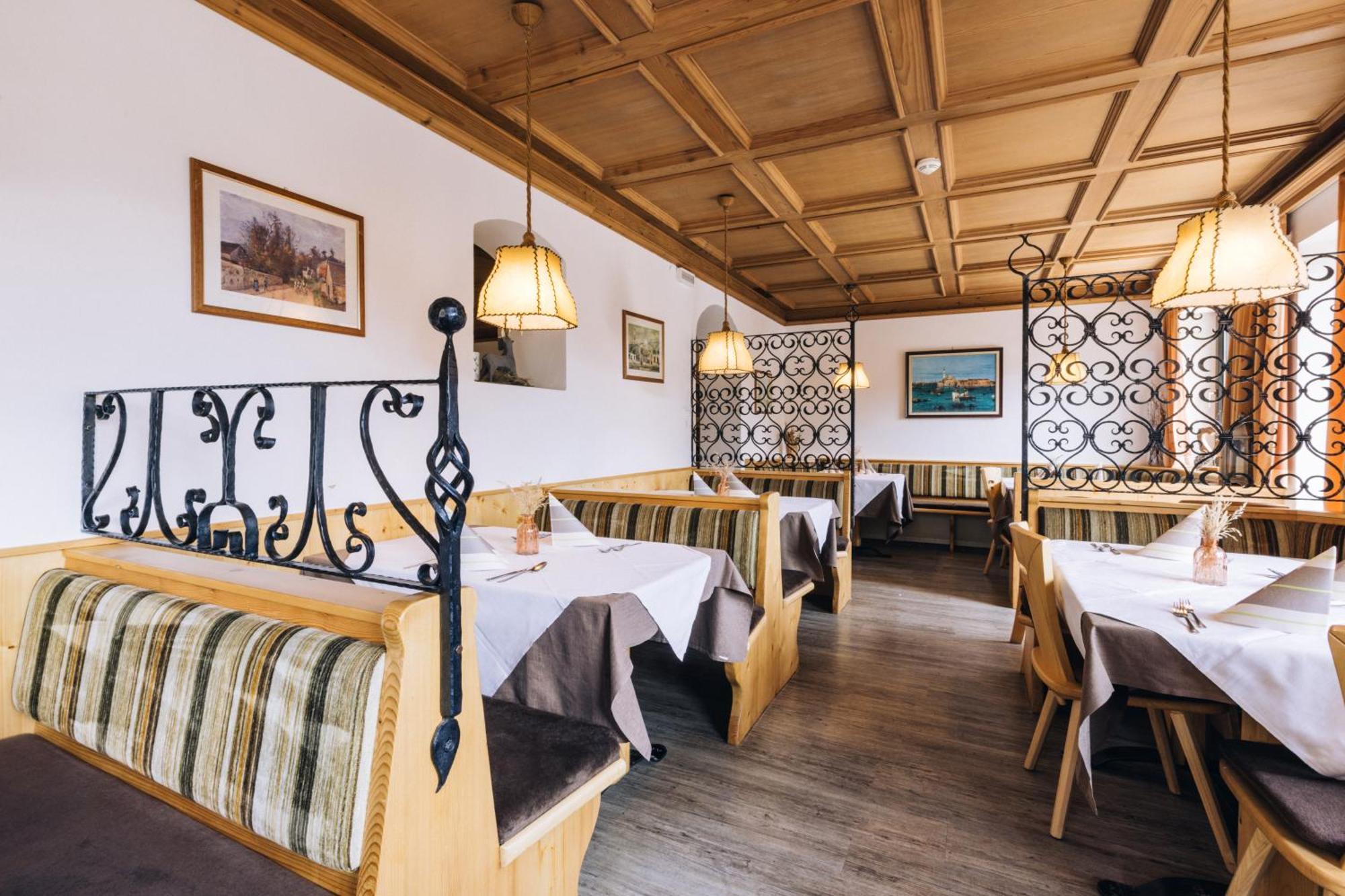 טרודנה Hotel Schoenwies מראה חיצוני תמונה