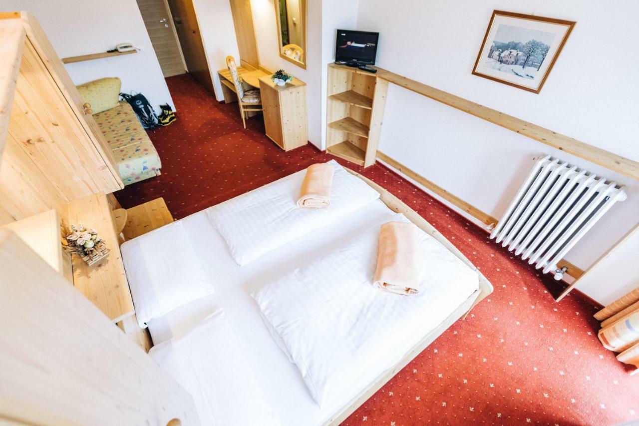 טרודנה Hotel Schoenwies מראה חיצוני תמונה